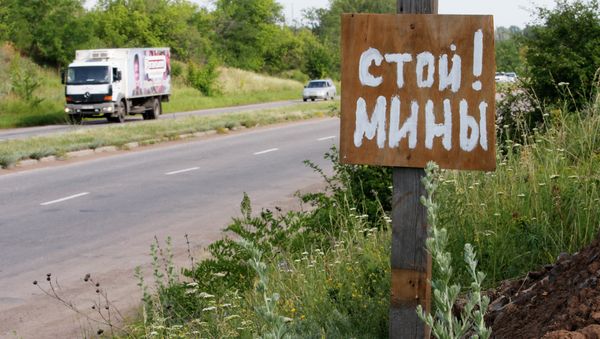 A poster reading 'Stop! Mines!' stands at a verge near the city of Kramatorsk, Donetsk region, eastern Ukraine Tuesday, June 24, 2014 A poster reading 'Stop! Mines!' stands at a verge near the city of Kramatorsk, Donetsk region, eastern Ukraine Tuesday, June 24, 2014 - Sputnik International