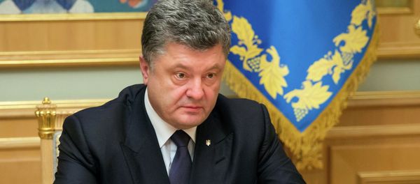 Ukraine's President Petr Poroshenko gestures while speaking to Igor Kolomoysky, governor of Dnepropetrovsk, in Kiev, Ukraine, Wednesday, March 25, 2015 - Sputnik International