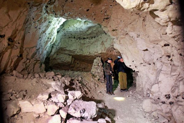 In this photo taken Friday Feb. 20, 2015, Jeffrey Gusky, right, a photographer and physician from Texas, and and Cite Souterraine manager Matthieu Beuvin, stand in a former chalk quarry, at the Cite Souterraine, Underground City, in Naours, northern France In this photo taken Friday Feb. 20, 2015, Jeffrey Gusky, right, a photographer and physician from Texas, and and Cite Souterraine manager Matthieu Beuvin, stand in a former chalk quarry, at the Cite Souterraine, Underground City, in Naours, northern France - Sputnik International
