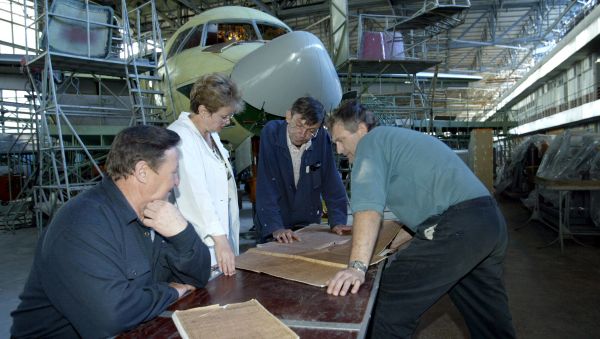 Workers at the Kharkiv aviation factory. Archive photo. Workers at the Kharkiv aviation factory. Archive photo. - Sputnik International
