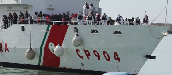 In this Wednesday, March 4, 2015, file photo, rescued migrants wait to disembark from an Italian Coast Guard vessel in Porto Empedocle, Sicily, southern Italy - Sputnik International