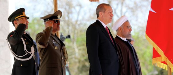 Iran's President Hassan Rouhani (R) stands with Turkish President Recep Tayyip Erdogan (2R) during an official welcoming ceremony following the latter's arrival at the Saadabad Palace in Tehran on April 7, 2015 - Sputnik International