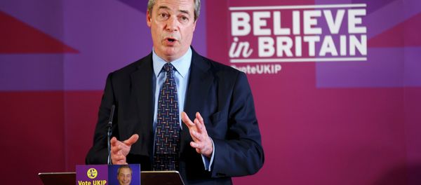 United Kingdom Indenpence Party leader Nigel Farage delivers a speech in Dudley, central England, April 7, 2015 - Sputnik International