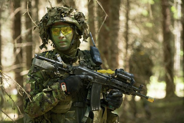 Estonian soldiers take part in an annual military exercise together with several units from other NATO member states on May 18, 2014 near Voru close to the Estonian-Russian border in South Estonia - Sputnik International