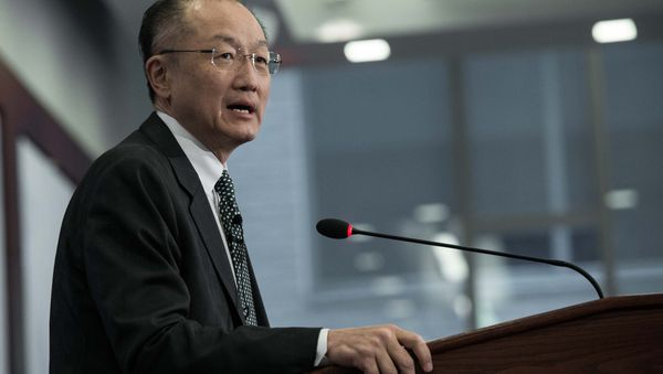 World Bank President Jim Yong Kim arrives to deliver a speech at the Center for Strategic and International Studies (CSIS) in Washington, DC, on April 7, 2015 - Sputnik International