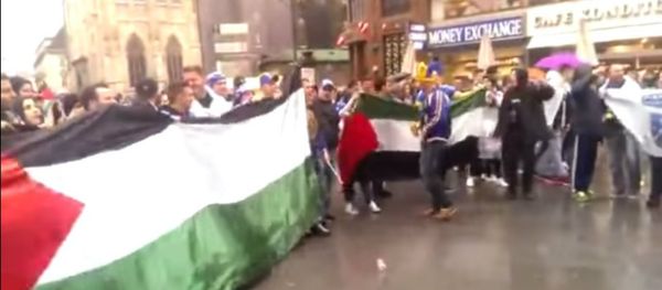 Bosnian fans meet a group of pro-Palestine demonstrators and after Free Palestine soon start chanting Ubij, ubij Židove (Kill, kill the Jews!) in Vienna's central square (Stephansplatz) a few hours before the international friendly Austria - Bosnia&Herzegovina. - Sputnik International