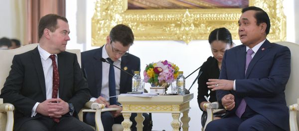 Dmitry Medvedev and Prayut Chan-o-cha Dmitry Medvedev and Prayut Chan-o-cha - Sputnik International