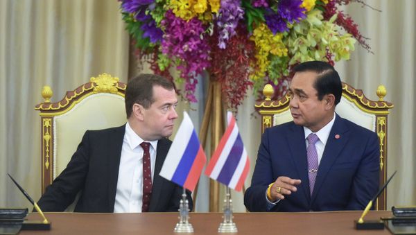 Prime Minister Dmitry Medvedev, left, and Prime Minister of Thailand Prayut Chan-o-cha at a document signing ceremony following Russia-Thailand talks in Bangkok Prime Minister Dmitry Medvedev, left, and Prime Minister of Thailand Prayut Chan-o-cha at a document signing ceremony following Russia-Thailand talks in Bangkok - Sputnik International