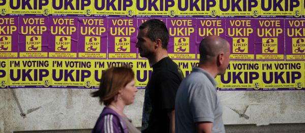 Local residents pass UK Independence Party general election campaign flyers - Sputnik International