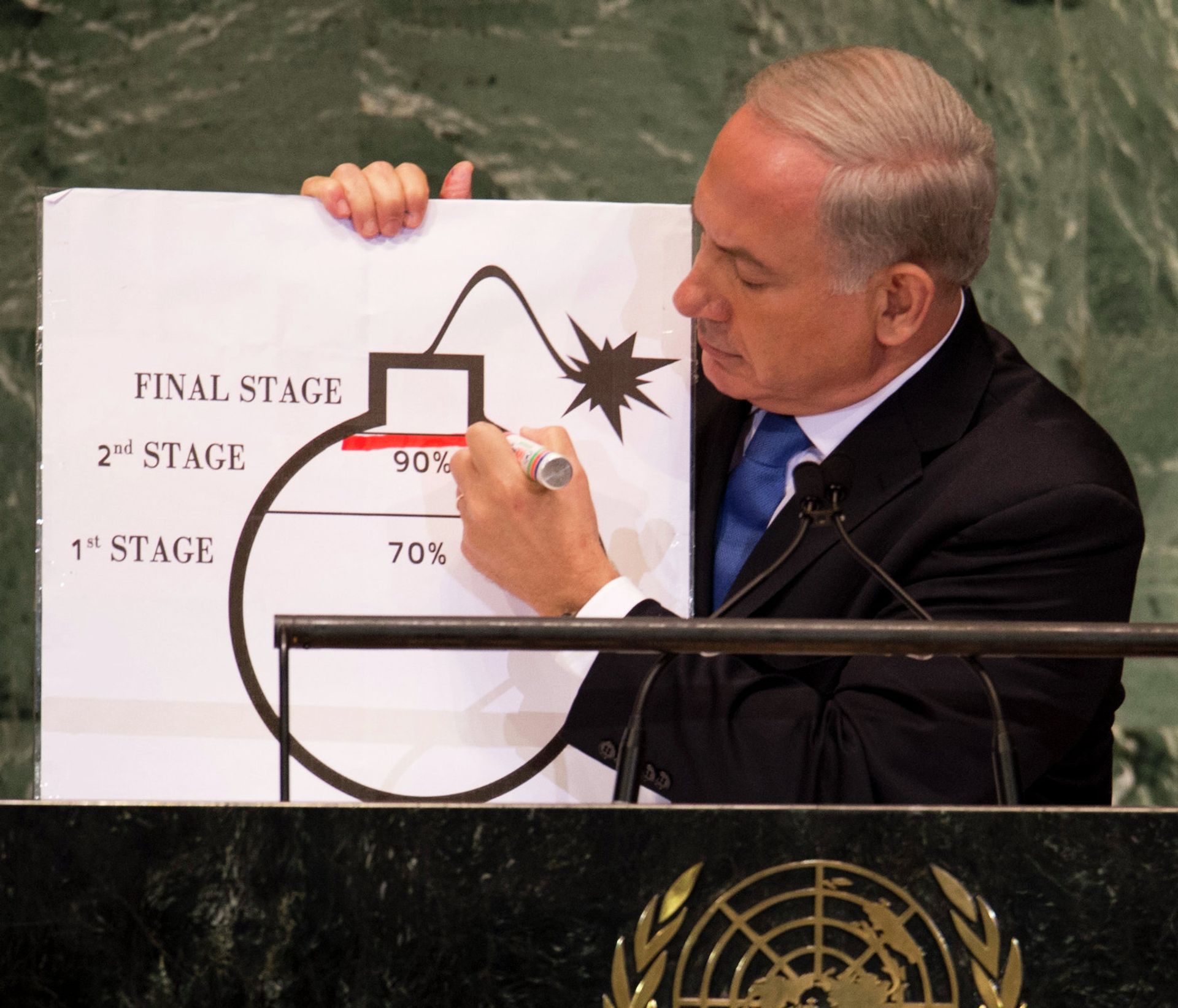 Benjamin Netanyahu, Prime Minister of Israel, uses a diagram of a bomb to describe Iran's nuclear program while delivering his address to the 67th United Nations General Assembly meeting September 27, 2012 at the United Nations in New York.  - Sputnik International, 1920, 11.12.2022