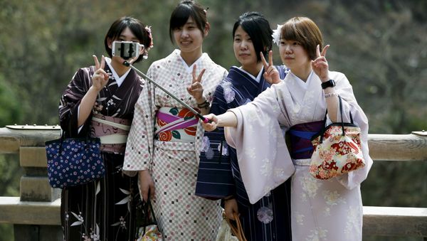 Kimono-clad women take selfies by using a selfie stick at Kiyomizu-dera Buddhist temple in Kyoto, western Japan - Sputnik International