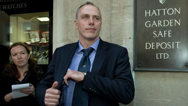 Detective Chief Inspector Paul Johnson of the Metropolitan police Flying Squad speaks to the media outside the Hatton Garden Safe Deposit Ltd entrance Detective Chief Inspector Paul Johnson of the Metropolitan police Flying Squad speaks to the media outside the Hatton Garden Safe Deposit Ltd entrance - Sputnik International