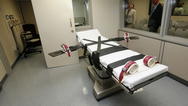 Witness room at right, outside the newly renovated death chamber at the Oklahoma State Penitentiary in McAlester, Okla - Sputnik International
