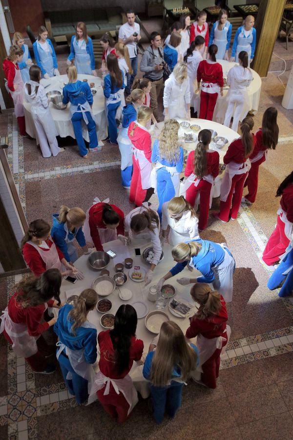 Miss Russia Participants Prepare to Celebrate Orthodox Easter - Sputnik International