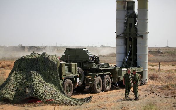 Preparing to fire an S-400 Triumf anti-aircraft missile at the Ashuluk proving grounds during an Aerospace Defence Forces tactical drill Preparing to fire an S-400 Triumf anti-aircraft missile at the Ashuluk proving grounds during an Aerospace Defence Forces tactical drill - Sputnik International