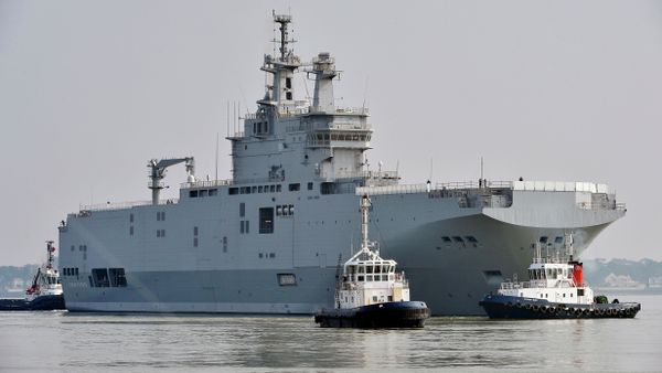 The Sevastopol mistral warship is on its way for its first sea trials, on March 16, 2015 off Saint-Nazaire - Sputnik International