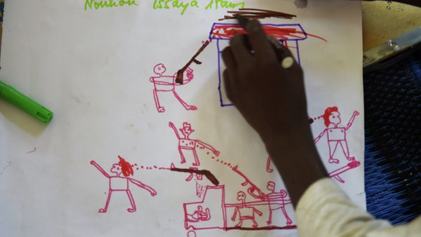 Young Nigerian refugees draw on April 6, 2015 during a therapy program managed by UNICEF in a refugee camp near Baga Sola Young Nigerian refugees draw on April 6, 2015 during a therapy program managed by UNICEF in a refugee camp near Baga Sola - Sputnik International