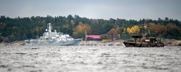 The Swedish minesweeper HMS Kullen, left, and a guard boat in Namdo Bay, Sweden,Tuesday, Oct. 21, 2014 on their fifth day of searching for a suspected foreign vessel in the Stockholm archipelago The Swedish minesweeper HMS Kullen, left, and a guard boat in Namdo Bay, Sweden,Tuesday, Oct. 21, 2014 on their fifth day of searching for a suspected foreign vessel in the Stockholm archipelago - Sputnik International