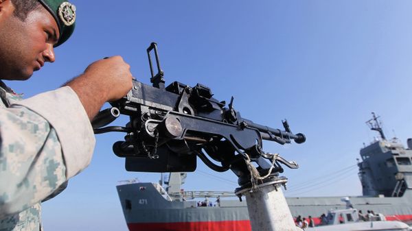 An Iranian Army soldier stands guard on a military speed boat during the Velayat-90 navy exercises in the Strait of Hormuz in southern Iran An Iranian Army soldier stands guard on a military speed boat during the Velayat-90 navy exercises in the Strait of Hormuz in southern Iran - Sputnik International