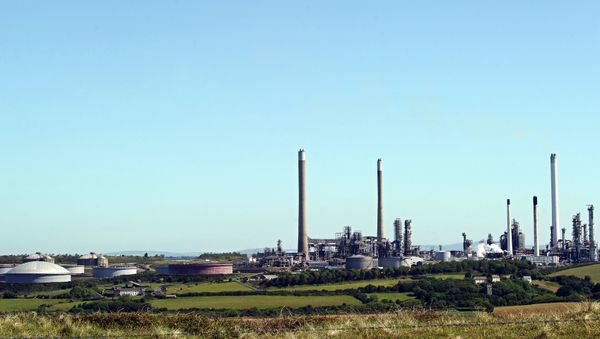 A general view of the Chevron Oil Refinery near Pembroke in west Wales A general view of the Chevron Oil Refinery near Pembroke in west Wales - Sputnik International