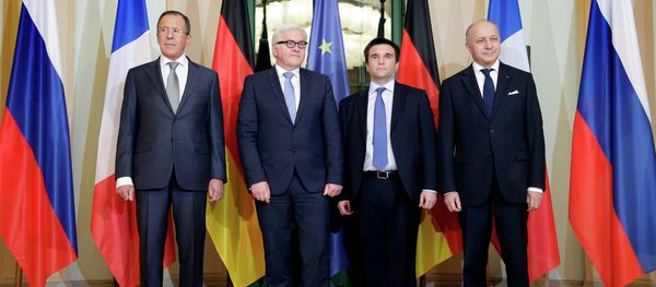 German Foreign Minister Frank-Walter Steinmeier, second left, welcomes his counterparts from France, Laurent Fabius, right, Russia, Sergey Lavrov, left, and Ukraine, Pavlo Klimkin, second right, for a meeting on the situation in Ukraine in Berlin, Germany, Monday, Jan. 12, 2015. - Sputnik International
