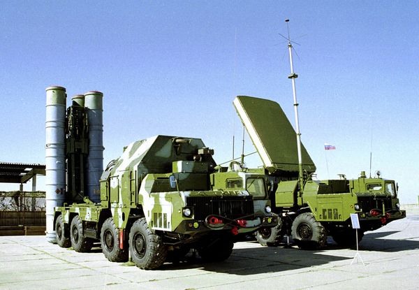 A Russian S-300 anti-aircraft missile system is on display in an undisclosed location in Russia - Sputnik International