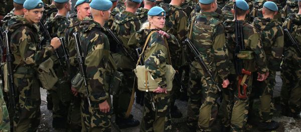 Belarusian paratroopers arrive for Zapad-2013 Drills Belarusian paratroopers arrive for Zapad-2013 Drills - Sputnik International