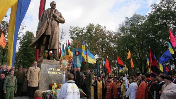 Unveiling a monument to Stepan Bandera in Lviv - Sputnik International