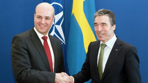 NATO Secretary General Anders Fogh Rasmussen (R) shakes hands with Swedish Prime Minister Fredrick Reinfeldt at the Rosenbad government office in Stockholm - Sputnik International