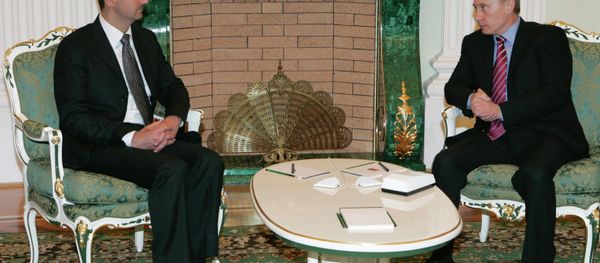 Syrian President Bashar Al-Assad and Russian President Vladimir Putin [left to right] meet each other in the Kremlin. - Sputnik International