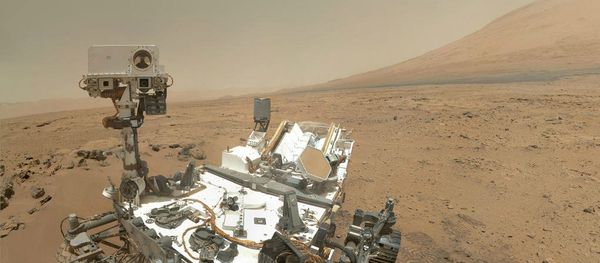NASA's Curiosity rover has found the first evidence of liquid water on Mars, a significant step in the search for past life on the red planet. - Sputnik International