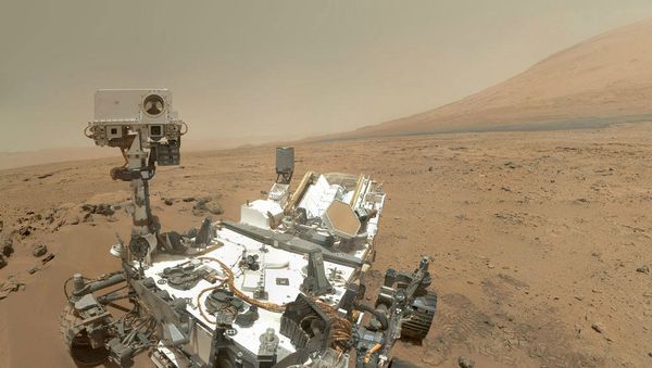 NASA's Curiosity rover has found the first evidence of liquid water on Mars, a significant step in the search for past life on the red planet. - Sputnik International