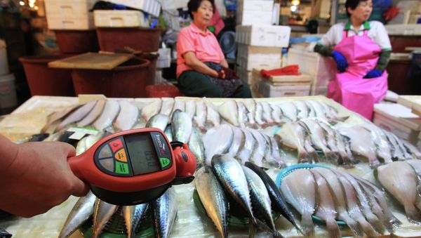 A worker using a Geiger counter checks for possible radioactive contamination at Noryangjin Fisheries Wholesale Market in Seoul, South Korea, Friday, Sept. 6, 2013 A worker using a Geiger counter checks for possible radioactive contamination at Noryangjin Fisheries Wholesale Market in Seoul, South Korea, Friday, Sept. 6, 2013 - Sputnik International