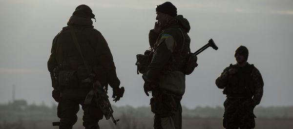 Ukrainian servicemen guard their position in the village of Shirokino near Mariupol, eastern Ukraine, Wednesday, Feb. 25, 2015 - Sputnik International