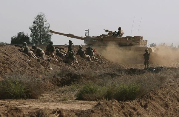 Iraqi security forces participate in a drill as U.S. forces help train them in Taji, north of Baghdad, Iraq. - Sputnik International
