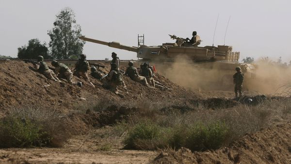 Iraqi security forces participate in a drill as U.S. forces help train them in Taji, north of Baghdad, Iraq. - Sputnik International