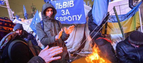 Police storm barricades in Kiev Police storm barricades in Kiev - Sputnik International