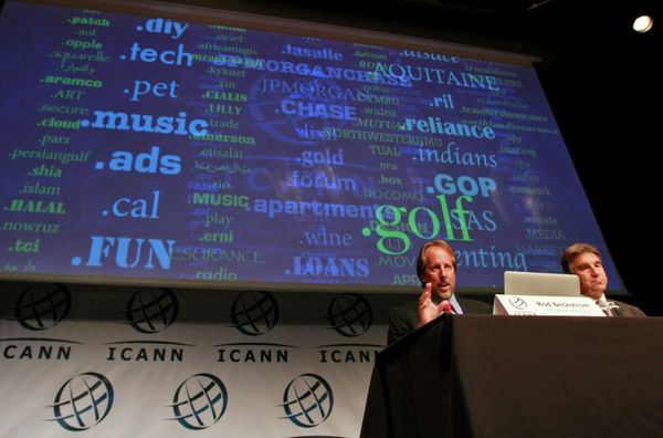 ICANN President and Chief Executive Rod Beckstrom speaks on expanding the number of domain name suffixes during a press conference in London. - Sputnik International