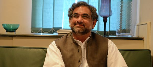 Pakistani oil and natural resources minister Shahid Khaqan Abbasi talks with media representatives at his office in Islamabad - Sputnik International