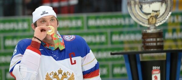Russia's Alexander Ovechkin with a gold medal for the team's victory at the 2014 World Hockey Championships Russia's Alexander Ovechkin with a gold medal for the team's victory at the 2014 World Hockey Championships - Sputnik International