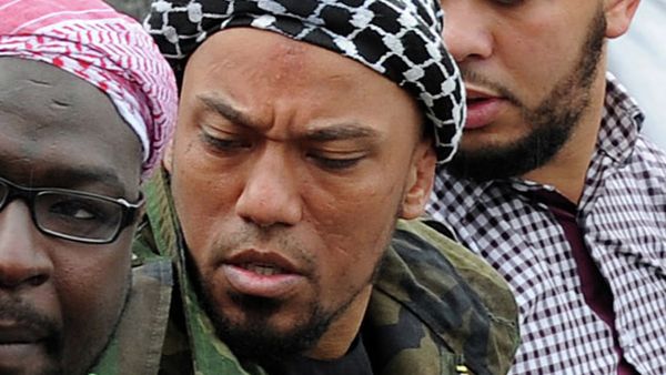 German rapper Denis Cuspert (C) among salafi in Bonn, Germany German rapper Denis Cuspert (C) among salafi in Bonn, Germany - Sputnik International