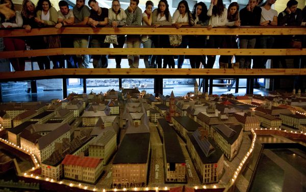 Israeli high school students look at a model of the Warsaw Ghetto at the museum From Holocaust to Revival during Holocaust Remembrance Day, in Kibbutz Yad Mordechai, Israel Israeli high school students look at a model of the Warsaw Ghetto at the museum From Holocaust to Revival during Holocaust Remembrance Day, in Kibbutz Yad Mordechai, Israel - Sputnik International
