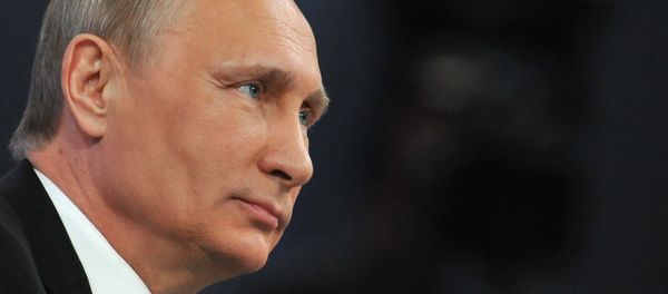 Russian President Vladimir Putin listens to a question during his annual televised phone-in with the nation in central Moscow on April 16, 2015. Russian President Vladimir Putin listens to a question during his annual televised phone-in with the nation in central Moscow on April 16, 2015. - Sputnik International
