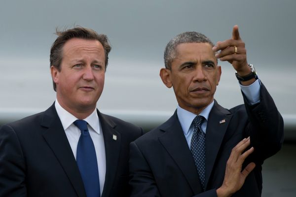 US President Barack Obama, right, stands alongside British Prime Minister David Cameron - Sputnik International
