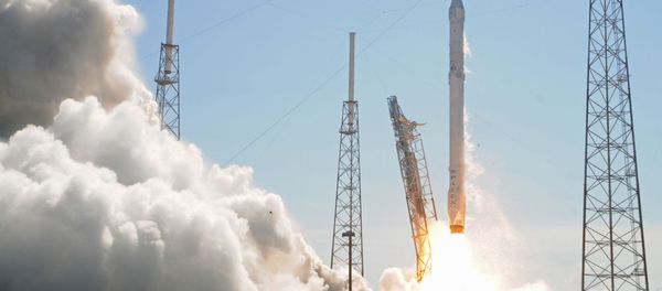 Ракета Falcon 9 стартует с мыса Канаверал Ракета Falcon 9 стартует с мыса Канаверал - Sputnik International
