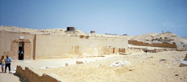 Saqqara is a village in Egypt, located 30 km south of Cairo, serving as necropolis for the Ancient Egyptian capital, Memphis - Sputnik International