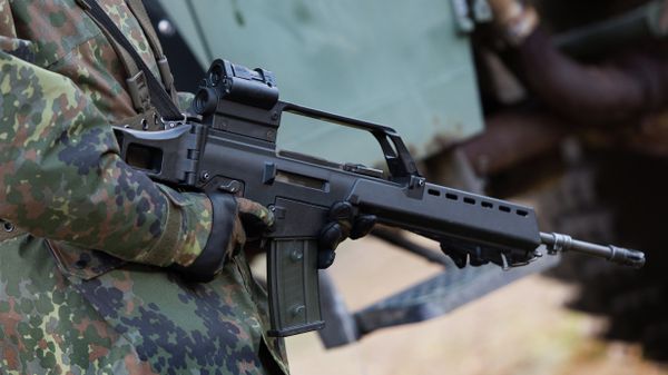 German soldier holds a Heckler & Koch G36 assault rifle at a military training ground near Weisskeissel, Germany German soldier holds a Heckler & Koch G36 assault rifle at a military training ground near Weisskeissel, Germany - Sputnik International