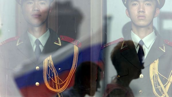 Chinese People's Liberation Army soldiers stand guard inside the Great Hall of the People as the Russian flag flies on Tiananmen Square - Sputnik International