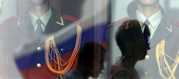 Chinese People's Liberation Army soldiers stand guard inside the Great Hall of the People as the Russian flag flies on Tiananmen Square - Sputnik International