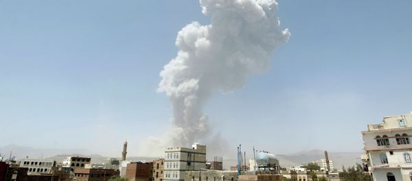 Smoke billows from the Faj Attan Hill following a reported airstrike by the Saudi-led coalition on an army arms depot, now under Huthi rebel control, on April 20, 2015, in Sanaa - Sputnik International